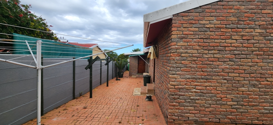 3 Bedroom Property for Sale in Dana Bay Western Cape